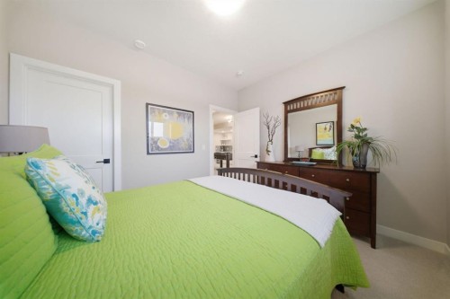 408 Crestridge Common Sw, Calgary, AB - Indoor Photo Showing Bedroom