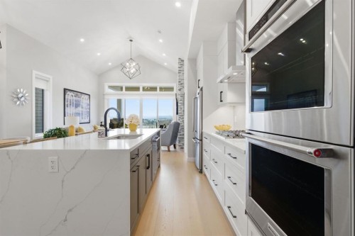 408 Crestridge Common Sw, Calgary, AB - Indoor Photo Showing Kitchen With Upgraded Kitchen