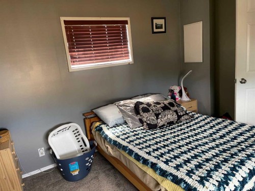 39 Southridge Crescent, Didsbury, AB - Indoor Photo Showing Bedroom