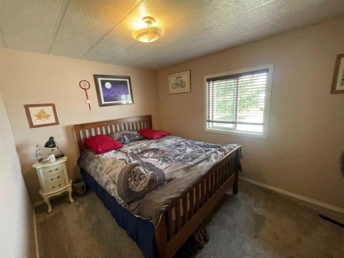 39 Southridge Crescent, Didsbury, AB - Indoor Photo Showing Bedroom