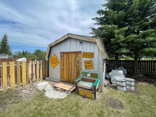 39 Southridge Crescent, Didsbury, AB - Outdoor