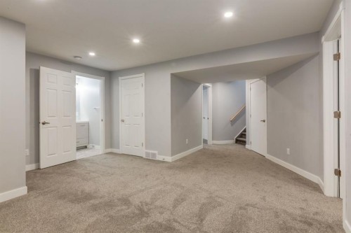 82 Hidden Ridge View Nw, Calgary, AB - Indoor Photo Showing Other Room