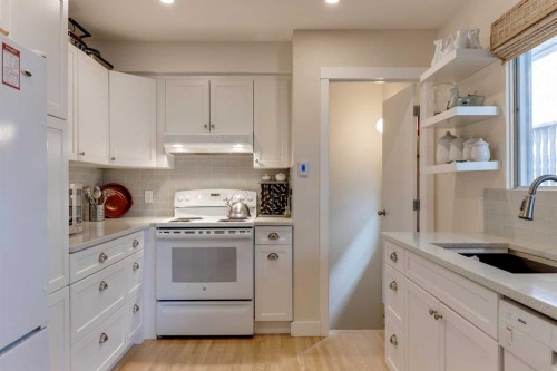 1333 Rosehill Drive Nw, Calgary, AB - Indoor Photo Showing Kitchen
