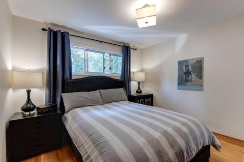 1333 Rosehill Drive Nw, Calgary, AB - Indoor Photo Showing Bedroom