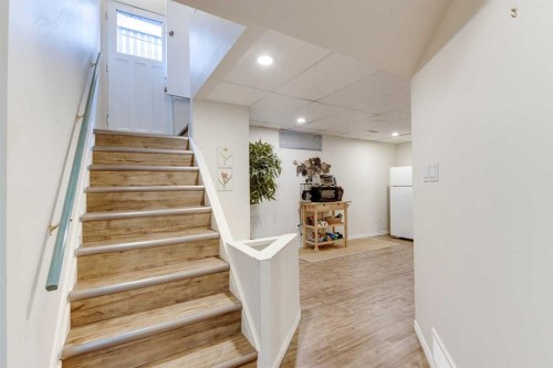 1333 Rosehill Drive Nw, Calgary, AB - Indoor Photo Showing Other Room