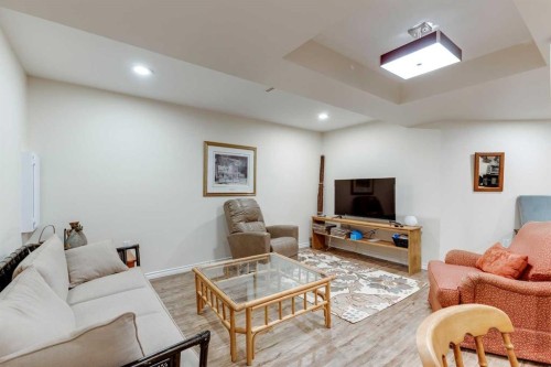 1333 Rosehill Drive Nw, Calgary, AB - Indoor