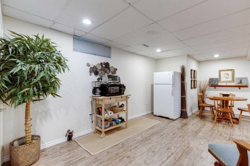 1333 Rosehill Drive Nw, Calgary, AB - Indoor
