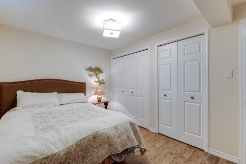 1333 Rosehill Drive Nw, Calgary, AB - Indoor Photo Showing Bedroom