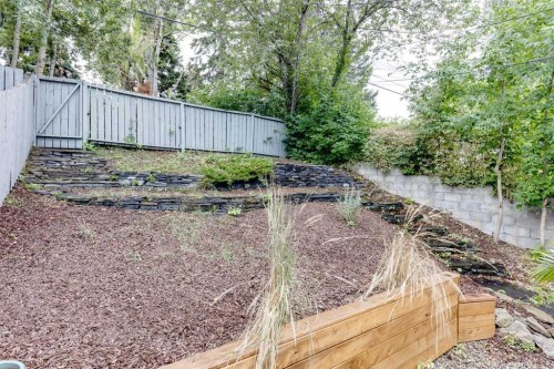 1333 Rosehill Drive Nw, Calgary, AB - Outdoor
