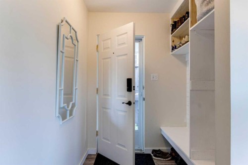 1333 Rosehill Drive Nw, Calgary, AB - Indoor Photo Showing Other Room