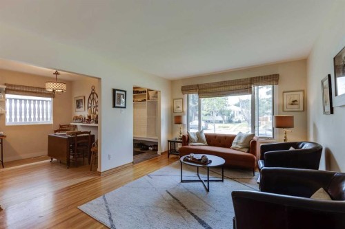 1333 Rosehill Drive Nw, Calgary, AB - Indoor Photo Showing Living Room