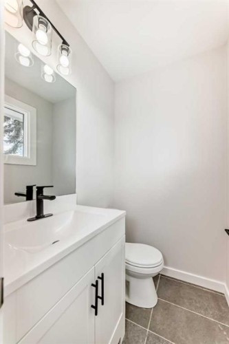 5173 Whitestone Road Ne, Calgary, AB - Indoor Photo Showing Bathroom