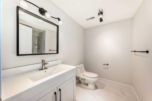 5173 Whitestone Road Ne, Calgary, AB - Indoor Photo Showing Bathroom