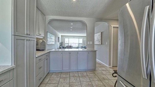 64 Midglen Drive Se, Calgary, AB - Indoor Photo Showing Kitchen
