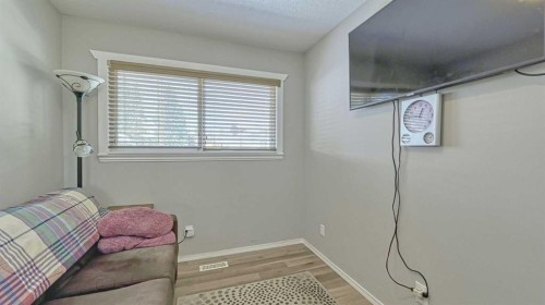 64 Midglen Drive Se, Calgary, AB - Indoor