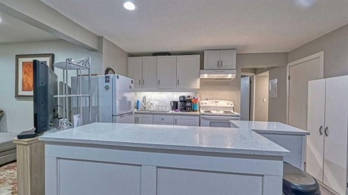 64 Midglen Drive Se, Calgary, AB - Indoor Photo Showing Kitchen