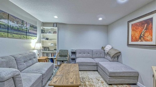 64 Midglen Drive Se, Calgary, AB - Indoor