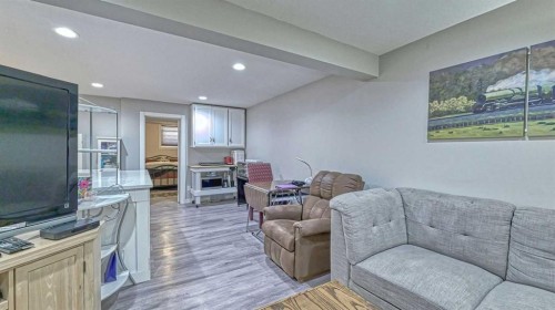 64 Midglen Drive Se, Calgary, AB - Indoor