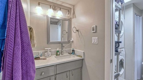 64 Midglen Drive Se, Calgary, AB - Indoor Photo Showing Bathroom