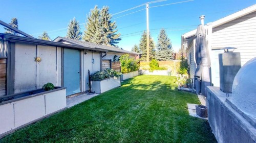 64 Midglen Drive Se, Calgary, AB - Outdoor