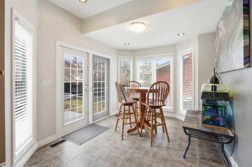 2608 Deer Side Drive Se, Calgary, AB - Indoor