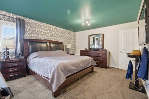 2608 Deer Side Drive Se, Calgary, AB - Indoor Photo Showing Bedroom