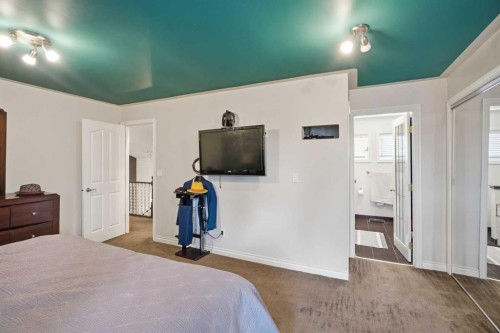 2608 Deer Side Drive Se, Calgary, AB - Indoor Photo Showing Bedroom