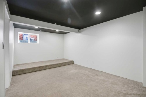 2608 Deer Side Drive Se, Calgary, AB - Indoor