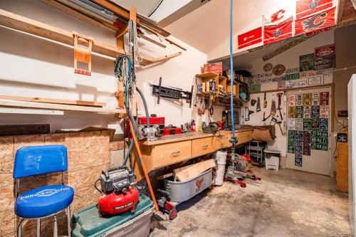 2608 Deer Side Drive Se, Calgary, AB - Indoor