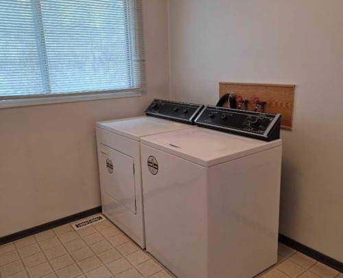 2822 13 Avenue Se, Calgary, AB - Indoor Photo Showing Laundry Room