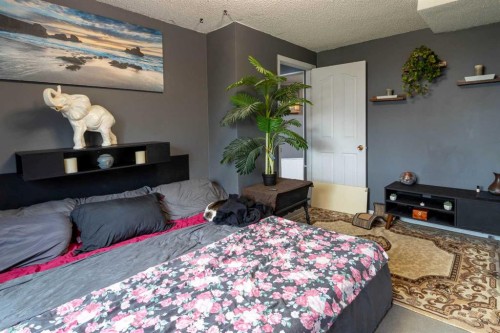 2822 13 Avenue Se, Calgary, AB - Indoor Photo Showing Bedroom