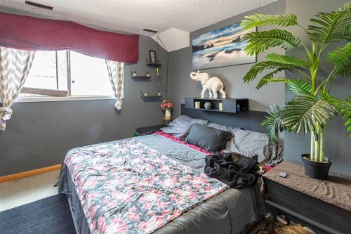 2822 13 Avenue Se, Calgary, AB - Indoor Photo Showing Bedroom