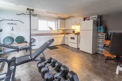 2822 13 Avenue Se, Calgary, AB - Indoor Photo Showing Kitchen