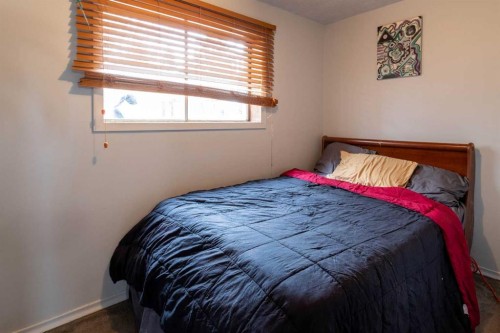 2822 13 Avenue Se, Calgary, AB - Indoor Photo Showing Bedroom