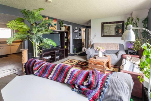 2822 13 Avenue Se, Calgary, AB - Indoor