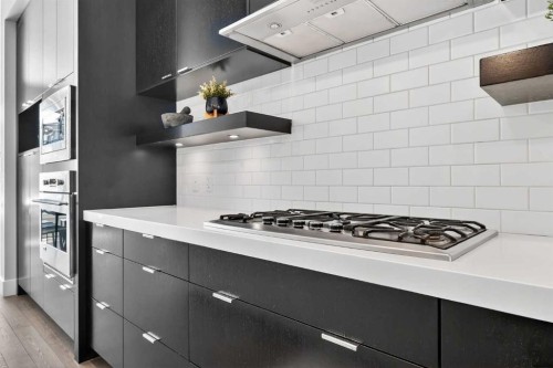 4905 21 Street Sw, Calgary, AB - Indoor Photo Showing Kitchen With Upgraded Kitchen