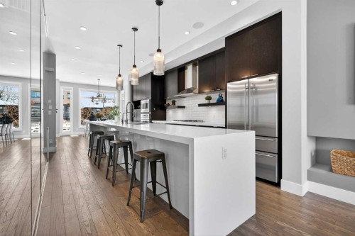 4905 21 Street Sw, Calgary, AB - Indoor Photo Showing Kitchen With Upgraded Kitchen