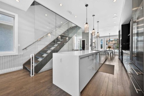 4905 21 Street Sw, Calgary, AB - Indoor Photo Showing Kitchen With Upgraded Kitchen