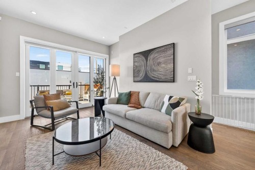 4905 21 Street Sw, Calgary, AB - Indoor Photo Showing Living Room