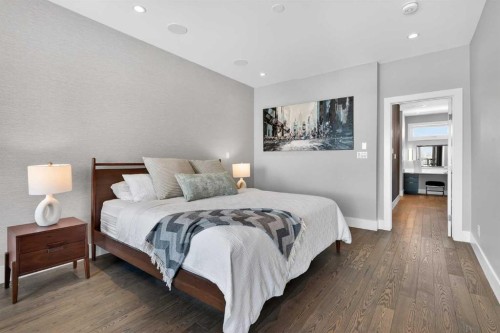 4905 21 Street Sw, Calgary, AB - Indoor Photo Showing Bedroom