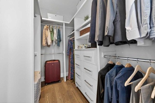 4905 21 Street Sw, Calgary, AB - Indoor With Storage