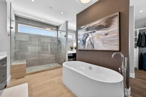 4905 21 Street Sw, Calgary, AB - Indoor Photo Showing Bathroom
