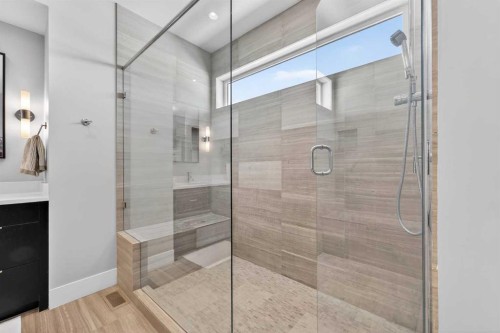 4905 21 Street Sw, Calgary, AB - Indoor Photo Showing Bathroom