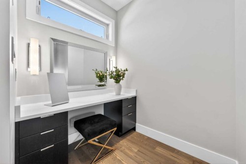 4905 21 Street Sw, Calgary, AB - Indoor Photo Showing Other Room