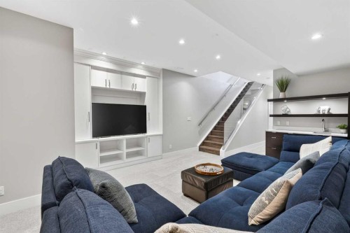 4905 21 Street Sw, Calgary, AB - Indoor