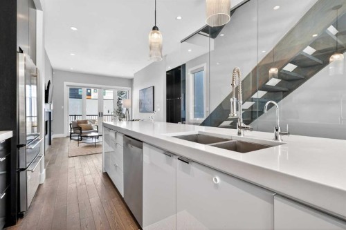 4905 21 Street Sw, Calgary, AB - Indoor Photo Showing Kitchen With Double Sink With Upgraded Kitchen