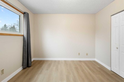 4823 Vanguard Road Nw, Calgary, AB - Indoor Photo Showing Other Room