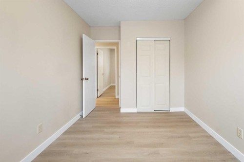 4823 Vanguard Road Nw, Calgary, AB - Indoor Photo Showing Other Room