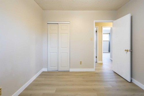 4823 Vanguard Road Nw, Calgary, AB - Indoor Photo Showing Other Room