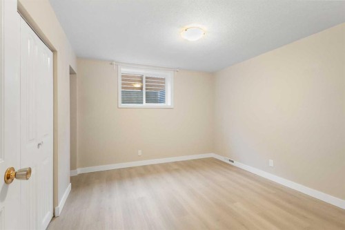 4823 Vanguard Road Nw, Calgary, AB - Indoor Photo Showing Other Room